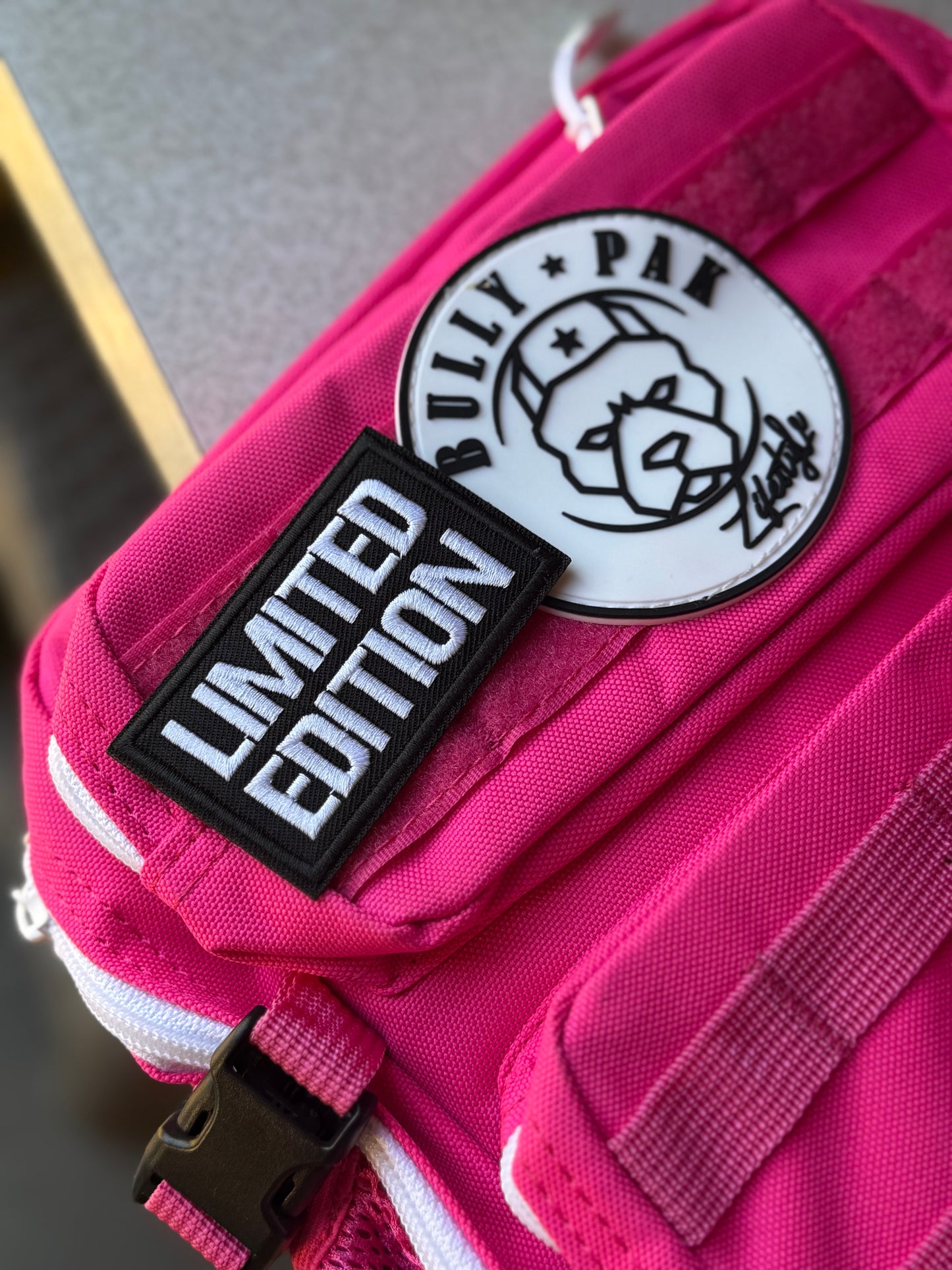 Parche LIMITED EDITION blanco