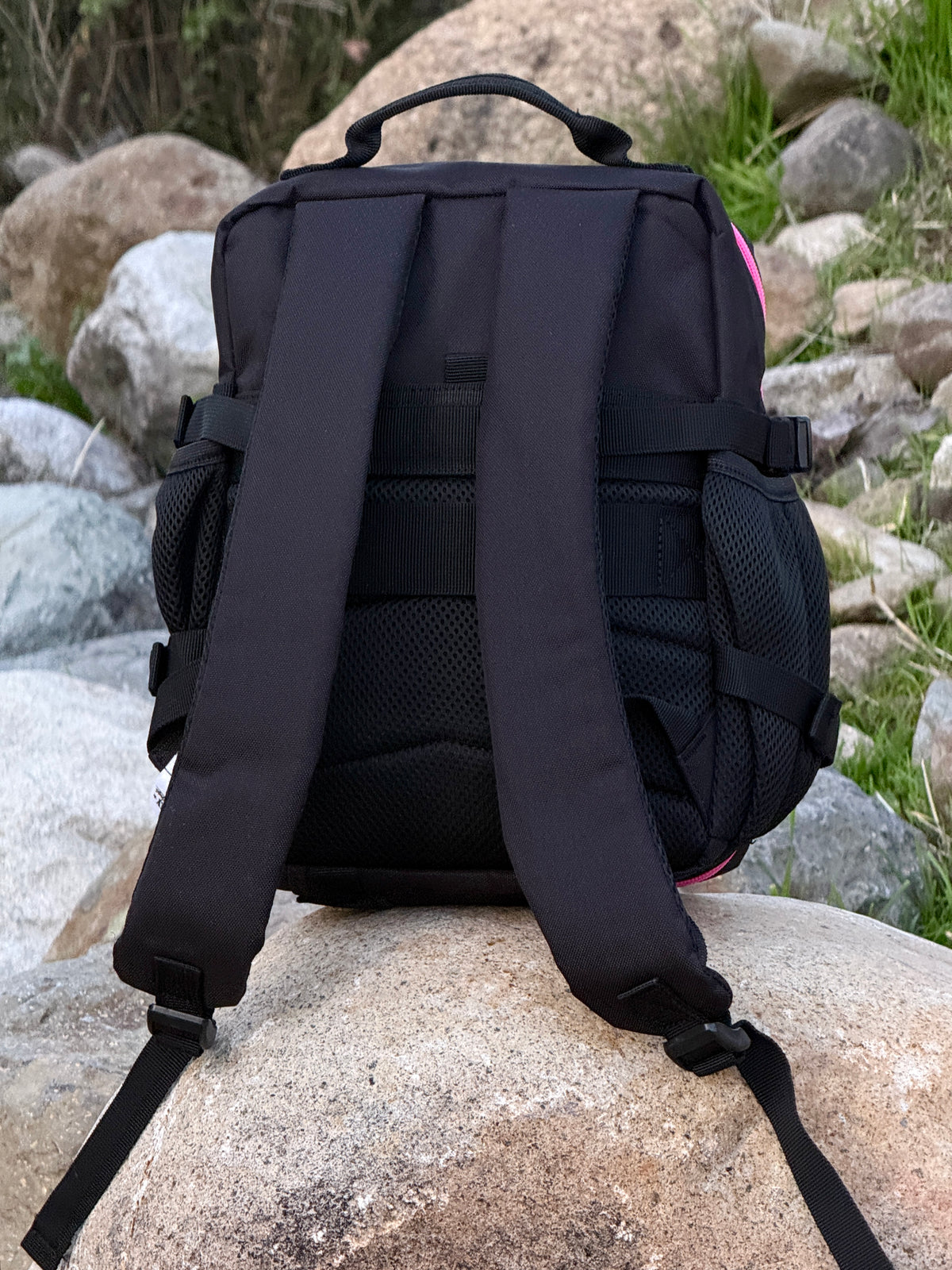 Mochila Minibully 9 Litros PRO. Negra cierres fucsia