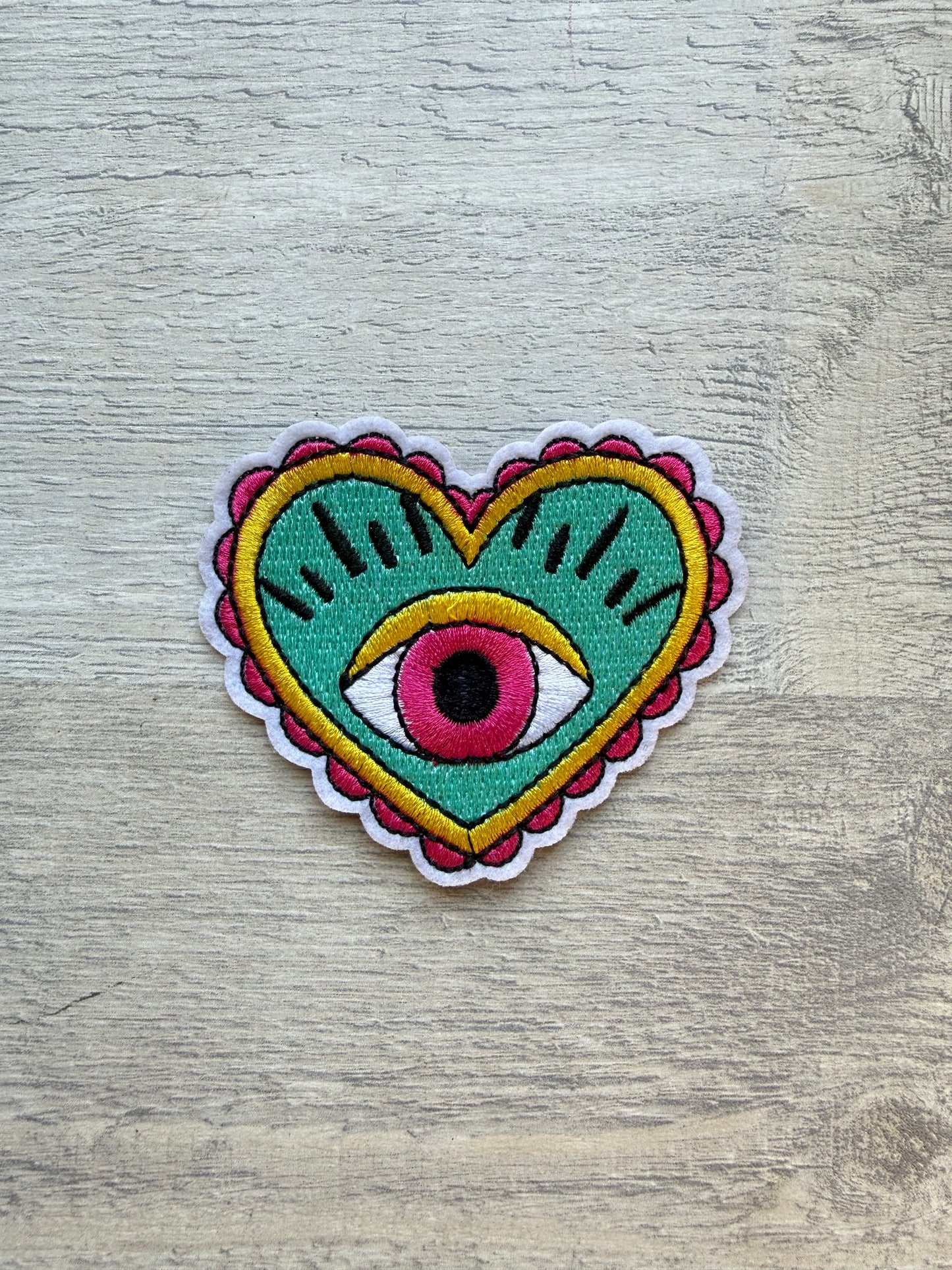 Parche corazón y ojo