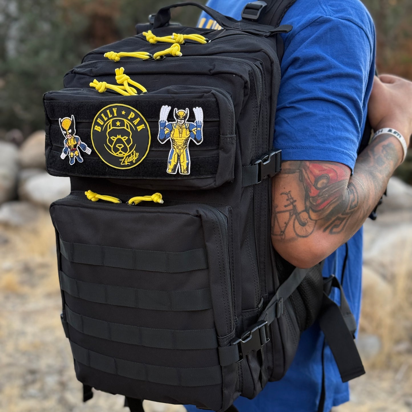 Mochila Bullypak 25 Litros Negra lazos Amarillos (Premium)