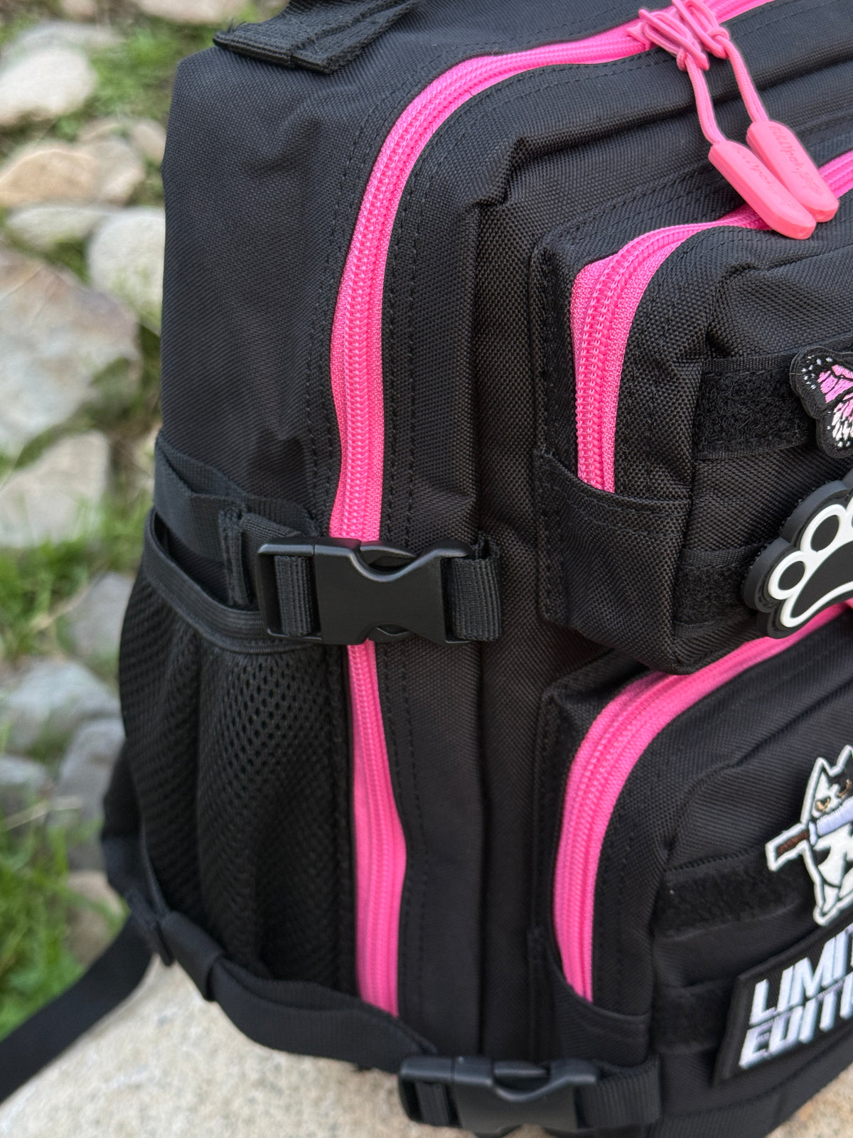 Mochila Minibully 9 Litros PRO. Negra cierres fucsia