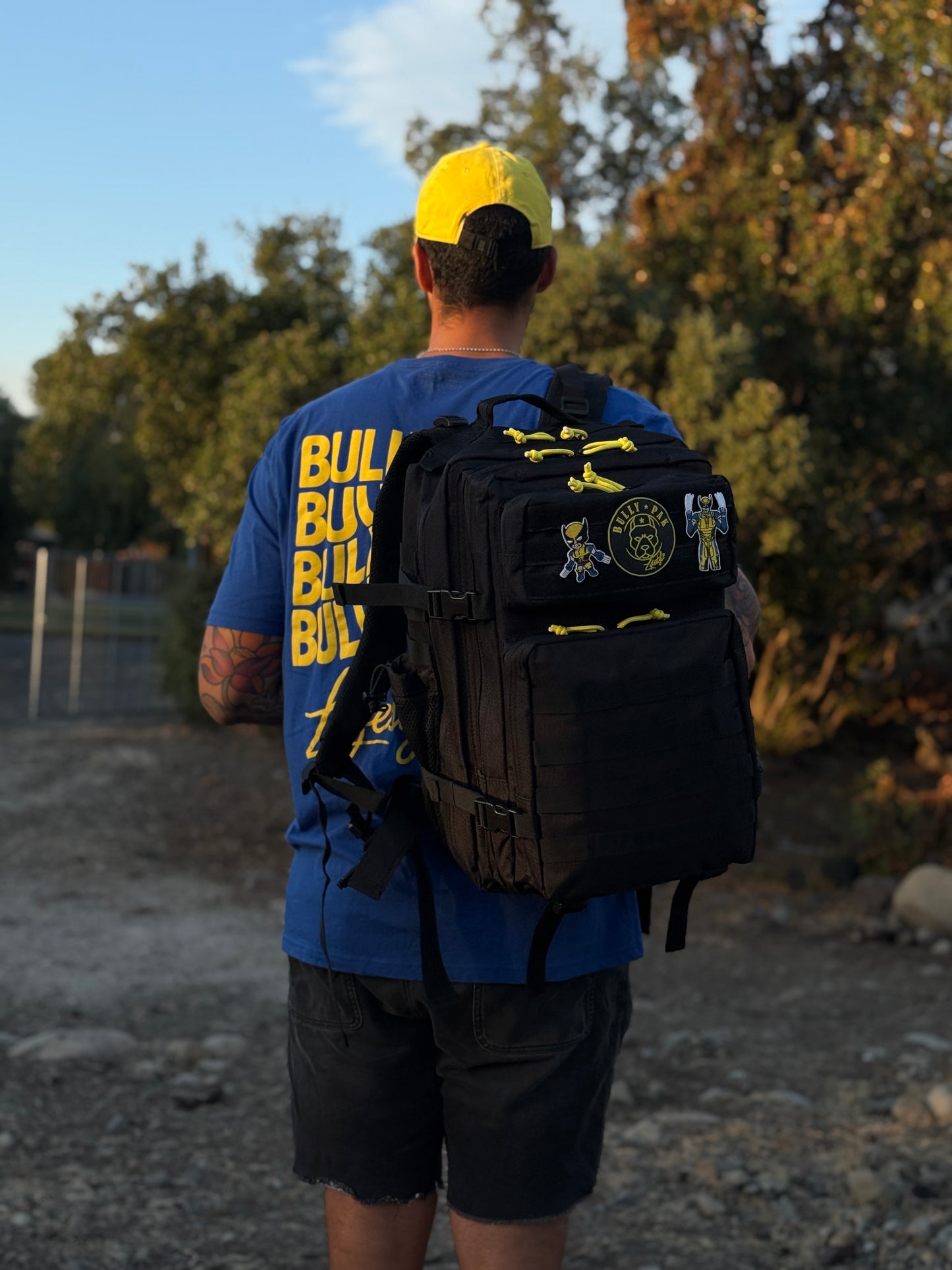 Mochila Bullypak 25 Litros Negra lazos Amarillos (Premium)