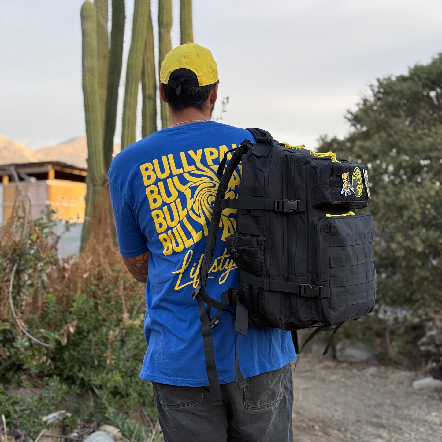 Mochila Bullypak 25 Litros Negra lazos Amarillos (Premium)