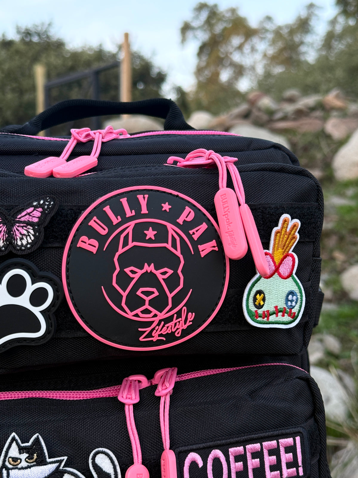 Mochila Minibully 9 Litros PRO. Negra cierres fucsia