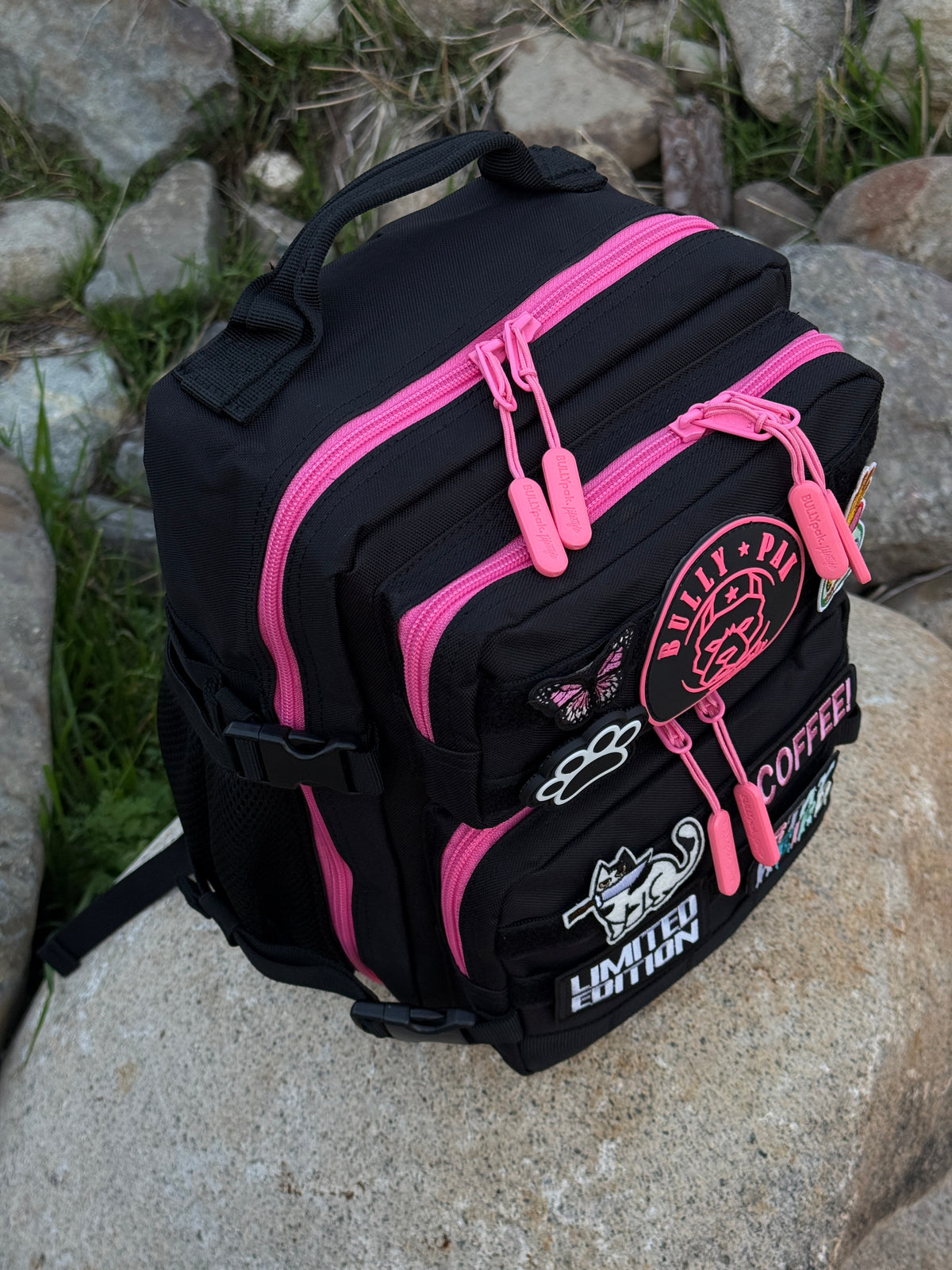 Mochila Minibully 9 Litros PRO. Negra cierres fucsia