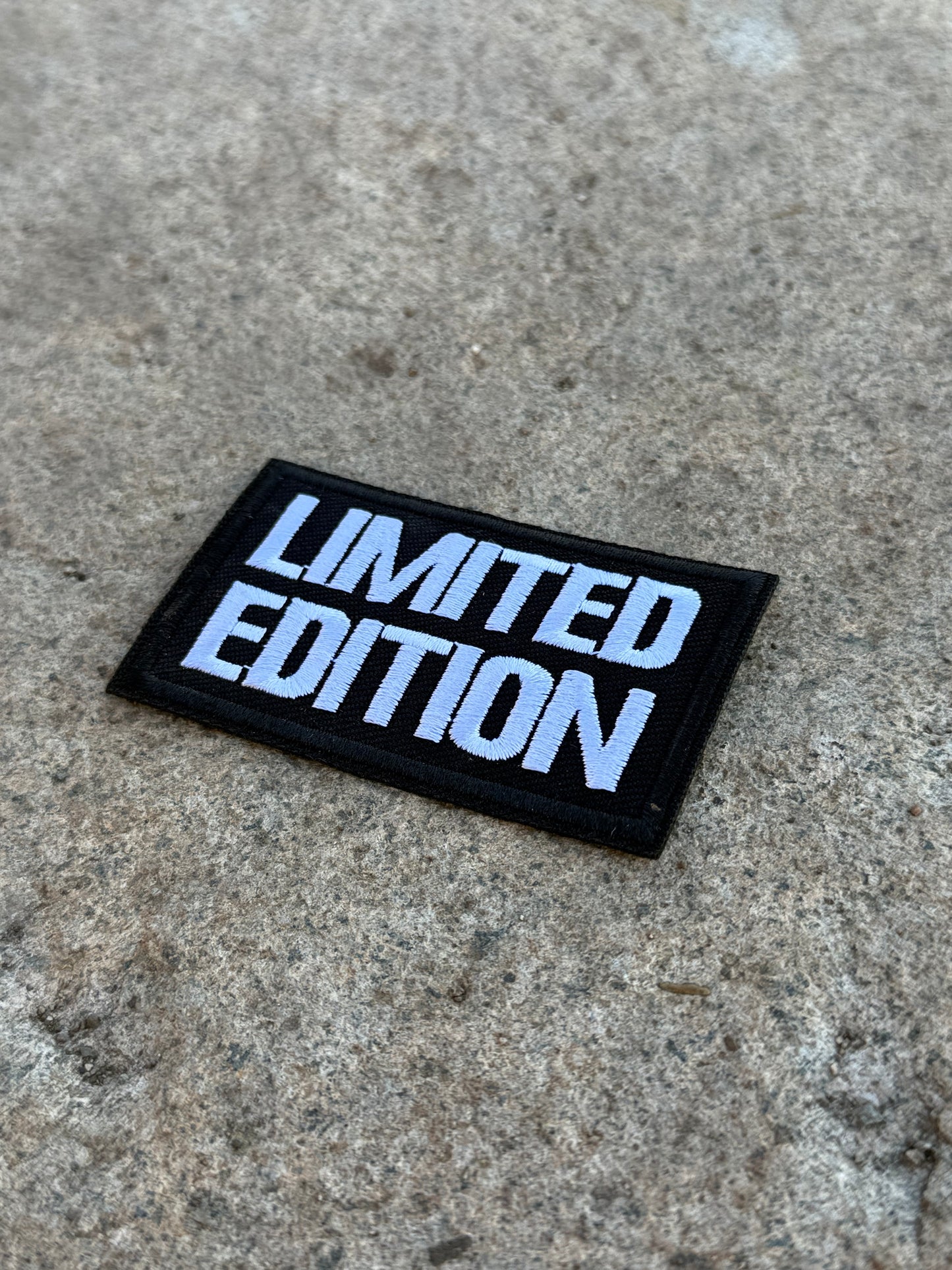 Parche LIMITED EDITION blanco