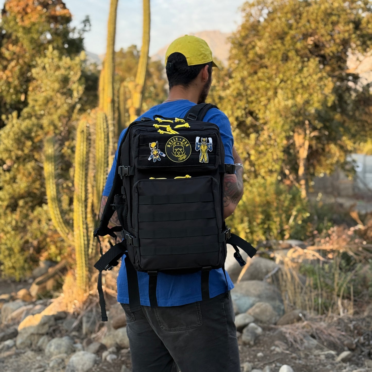 Mochila Bullypak 25 Litros Negra lazos Amarillos (Premium)