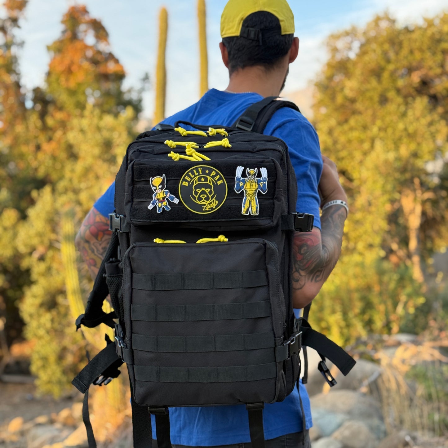 Mochila Bullypak 25 Litros Negra lazos Amarillos (Premium)