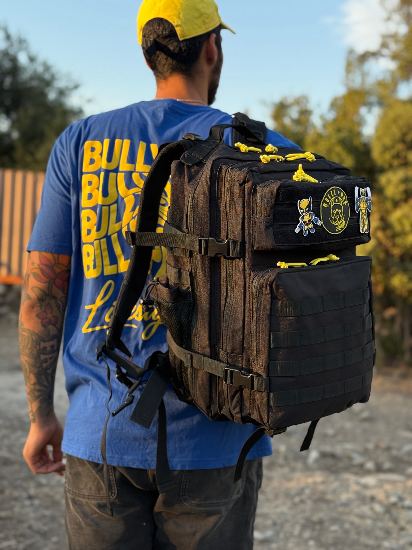 Mochila Bullypak 25 Litros Negra lazos Amarillos (Premium)