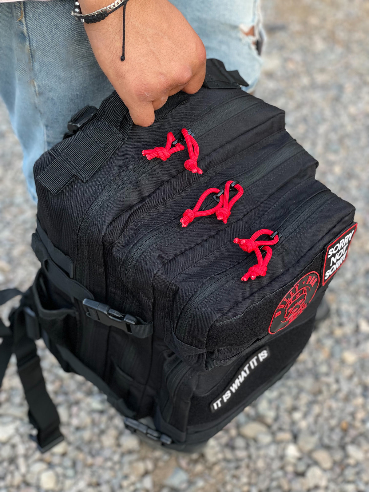 Mochila BULLYpak 35 Litros PRO. Negra lazos rojos