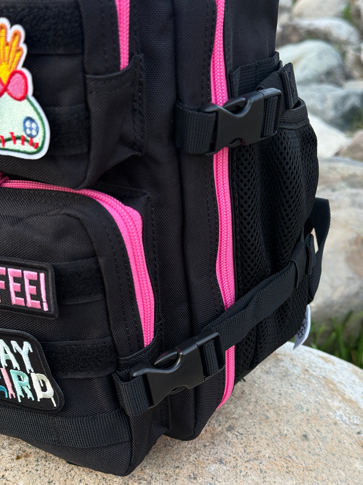 Mochila Minibully 9 Litros PRO. Negra cierres fucsia