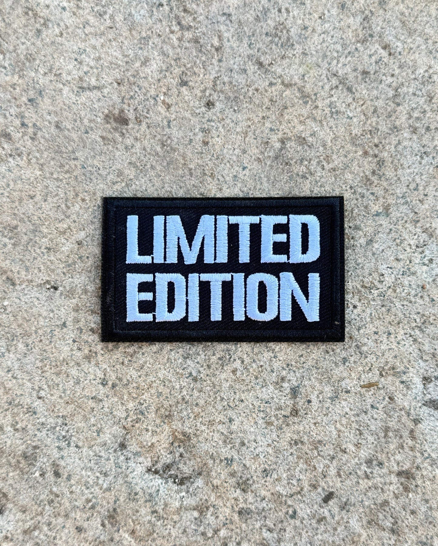 Parche LIMITED EDITION blanco