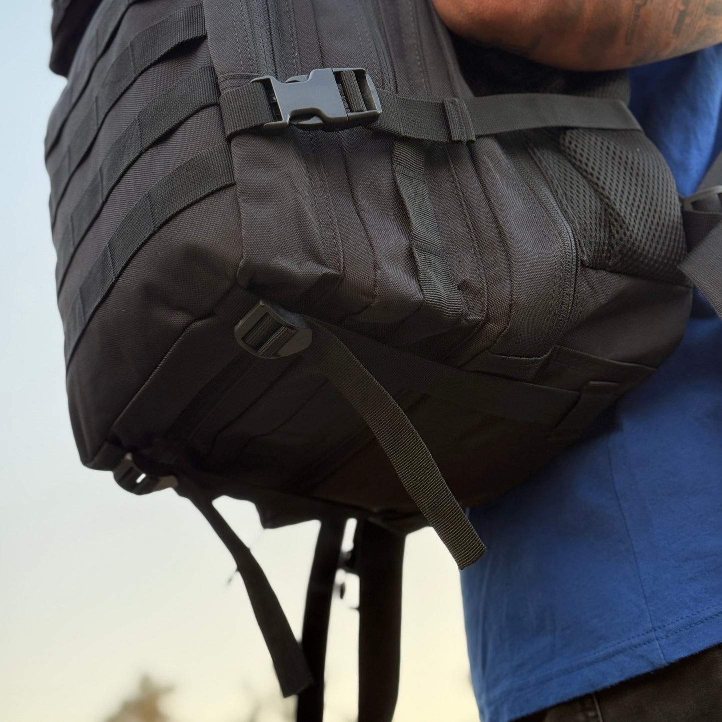 Mochila Bullypak 25 Litros Negra lazos Amarillos (Premium)