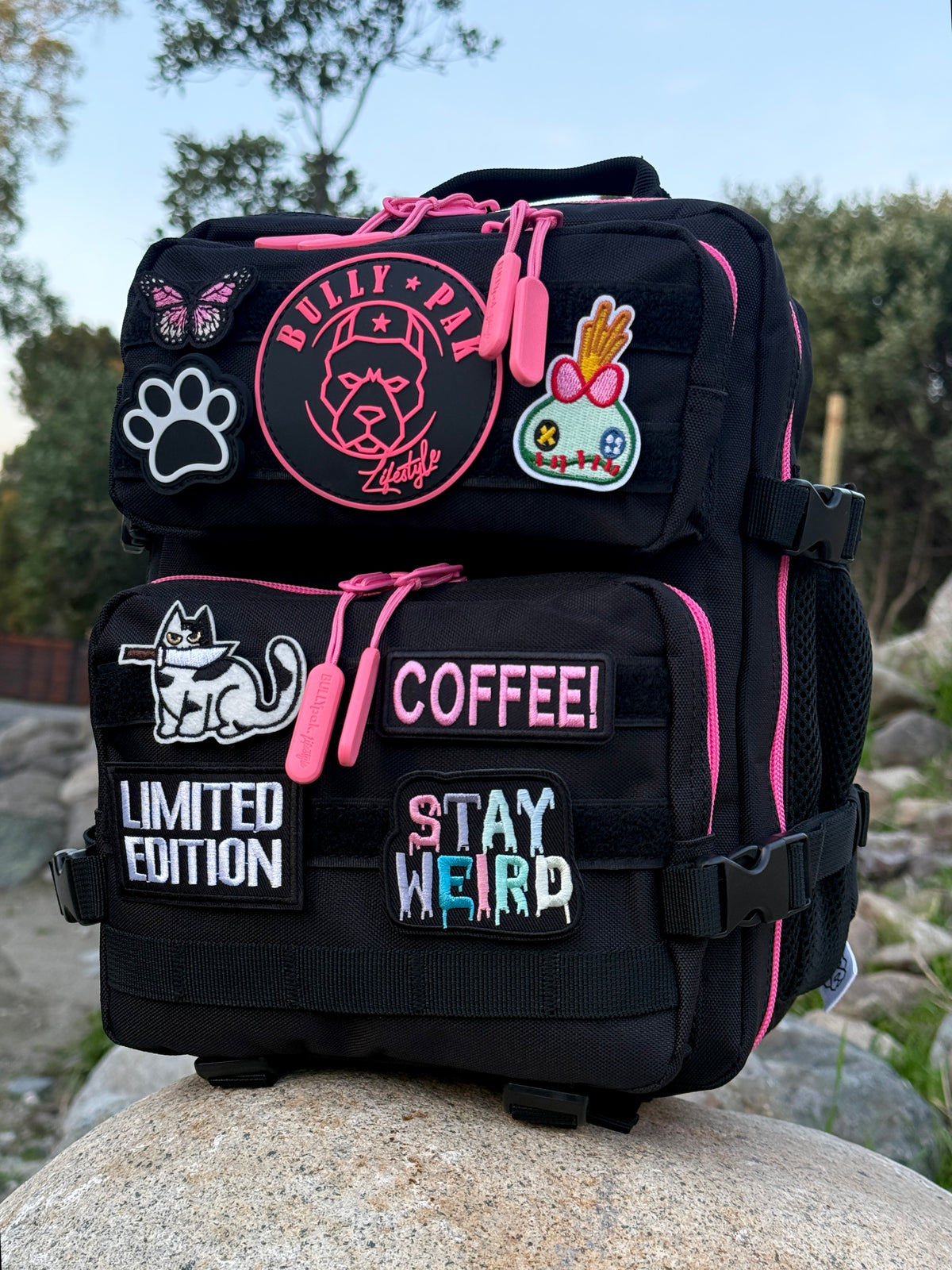 Mochila Minibully 9 Litros PRO. Negra cierres fucsia