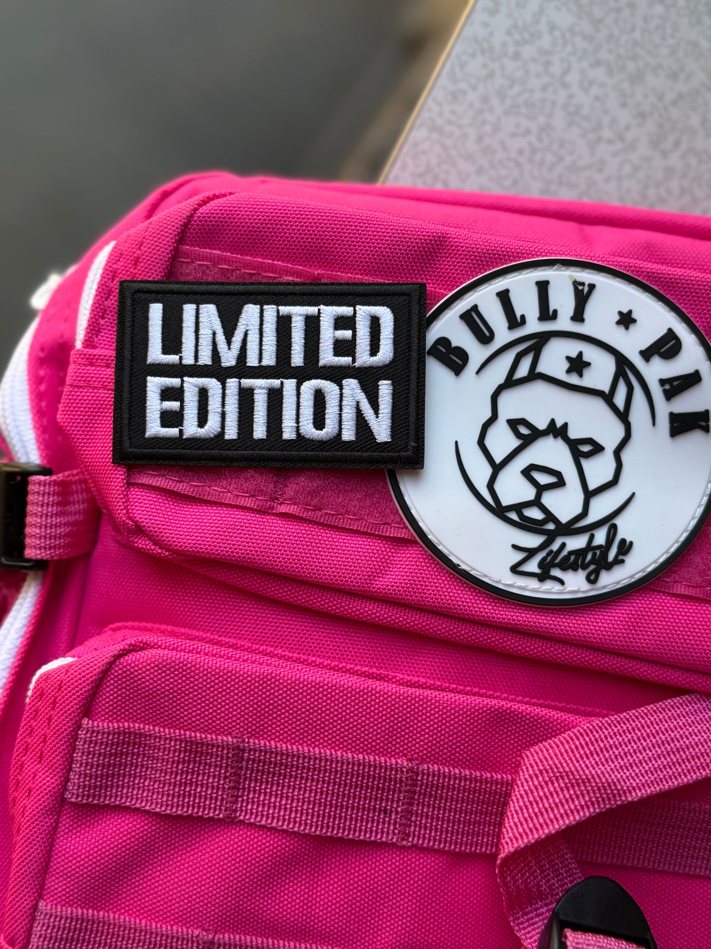 Parche LIMITED EDITION blanco