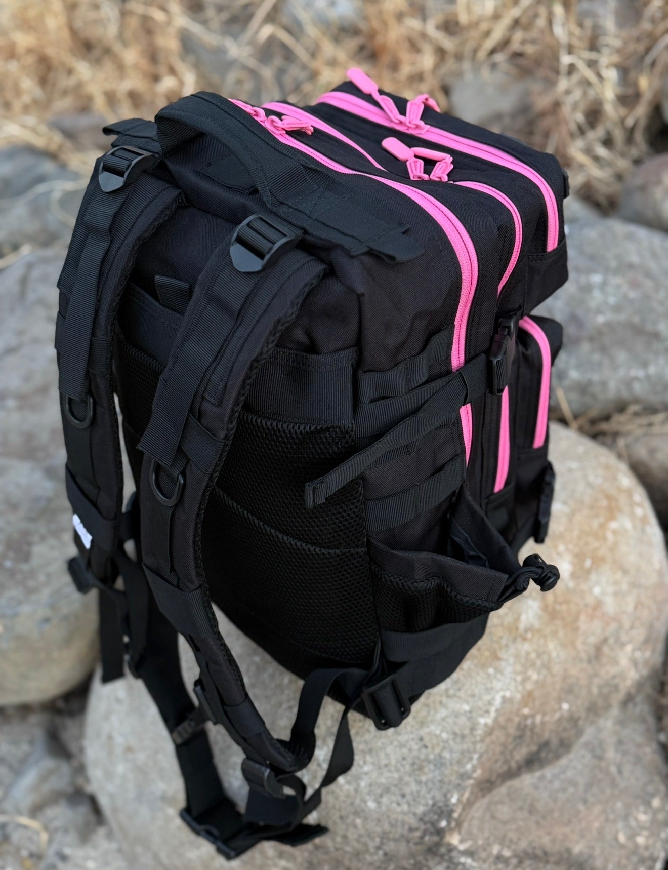 Bullypak (Premium) 25 Litros NEGRA CIERRES FUCSIA