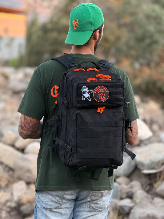 Mochila 45 Litros Bullypak Negra lazos naranja flúor