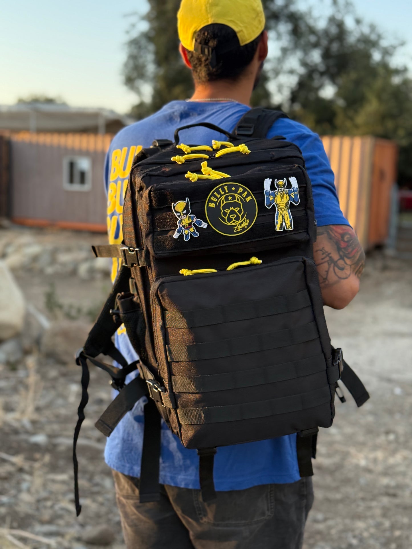 Mochila Bullypak 25 Litros Negra lazos Amarillos (Premium)