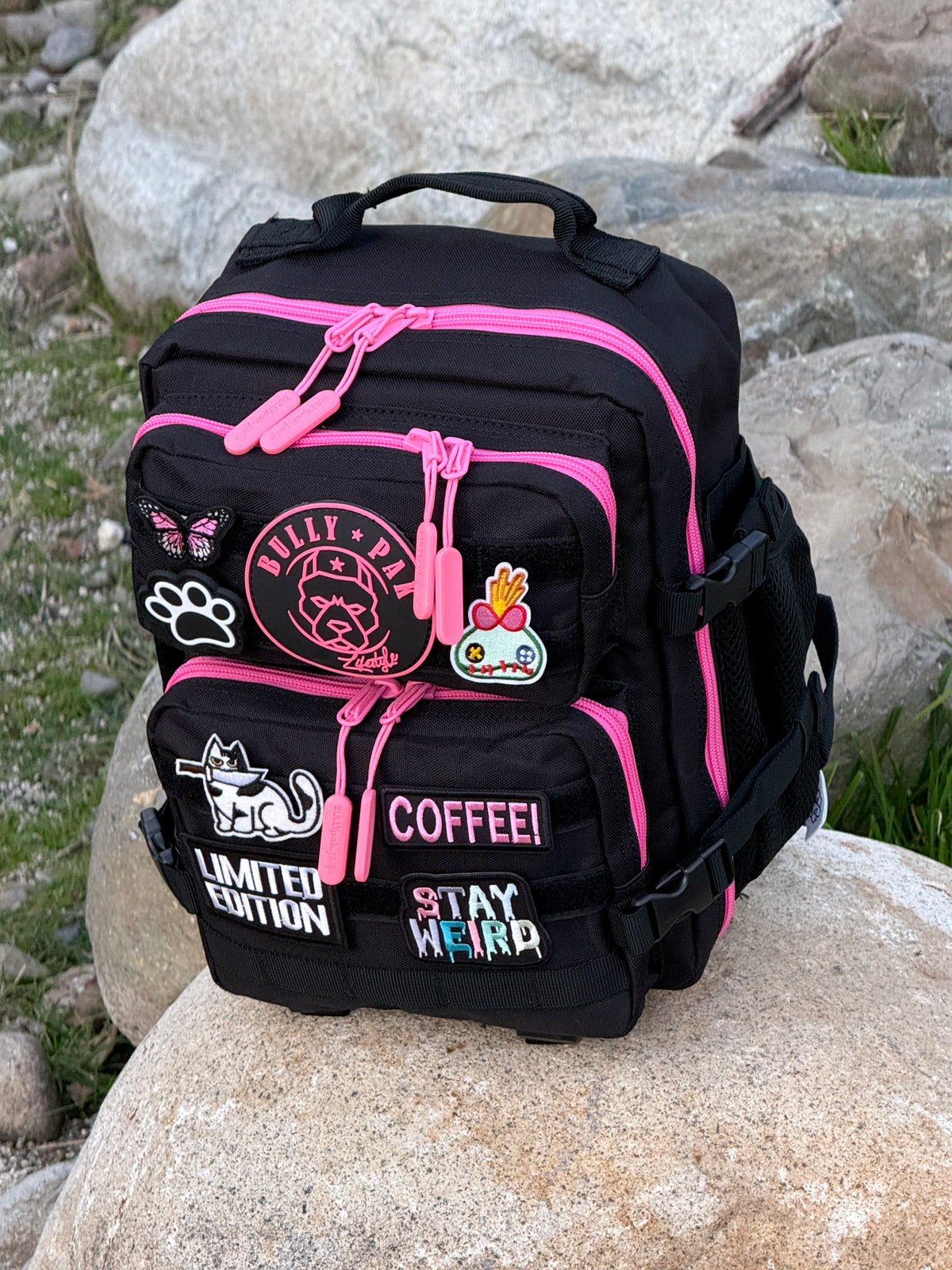 Mochila Minibully 9 Litros PRO. Negra cierres fucsia
