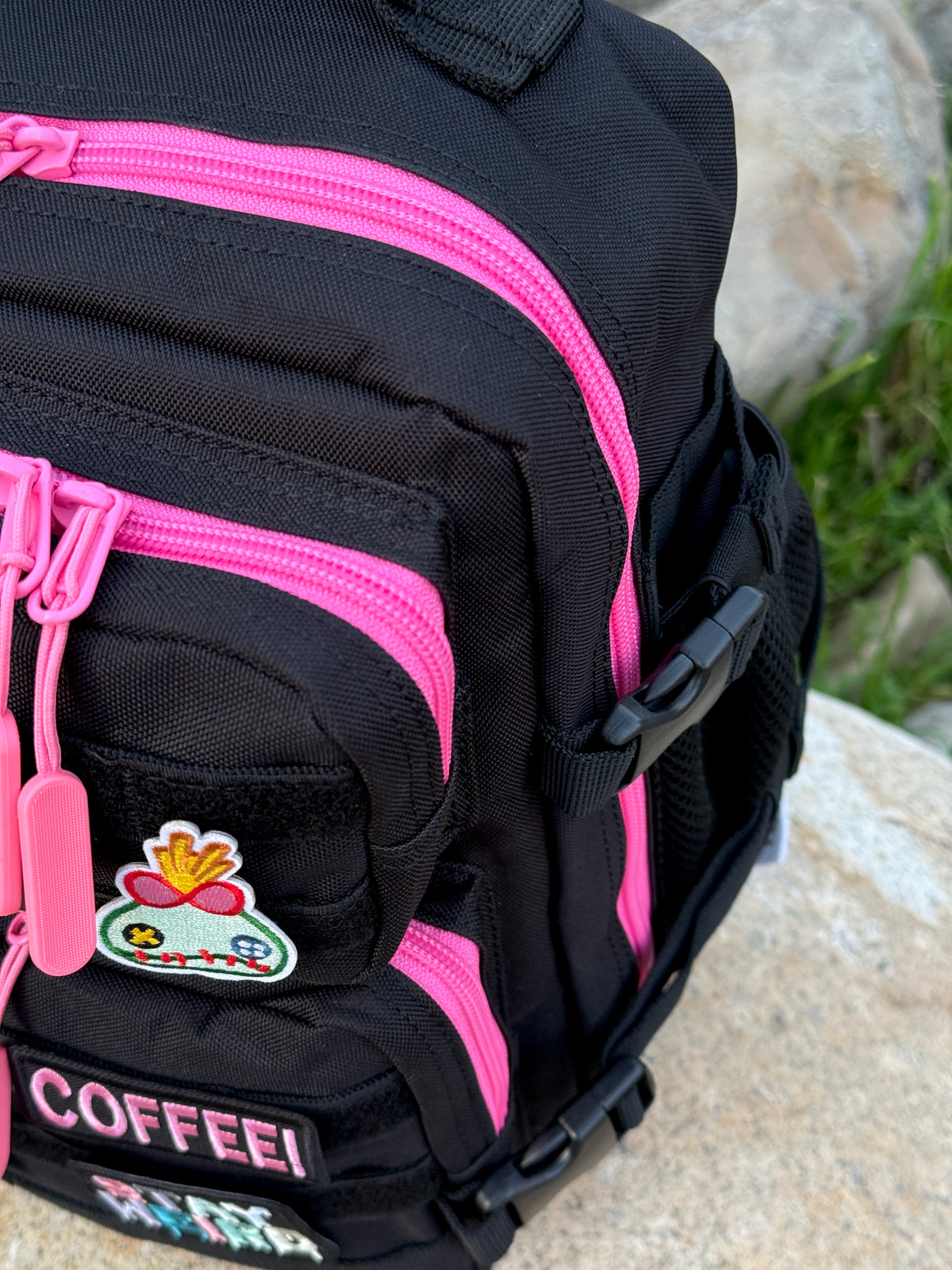 Mochila Minibully 9 Litros PRO. Negra cierres fucsia