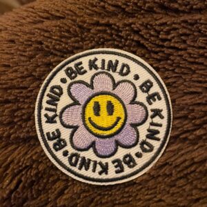 Parche Flor BE KIND se amable