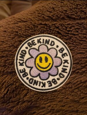 Parche Flor BE KIND se amable